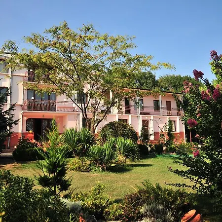 Guest house Secret Garden House 2*